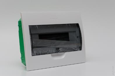 Распределительный пластиковый встраиваемый щит с прозрачной дверцей, EASY9. IP40 (Schneider Electric)